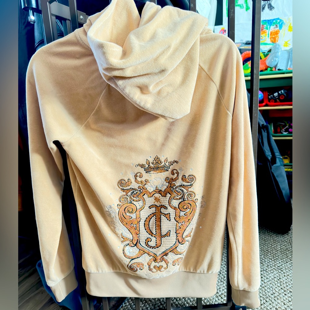 Juicy Couture medium, rare ! Kept in plastic garnet bag.!NWOT. Gold, crystals